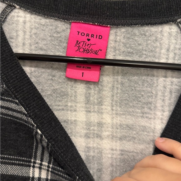 Torrid X Betsy Johnson Black and White Plaid He Loves Me Sweater Top Size 1 - Picture 4 of 5